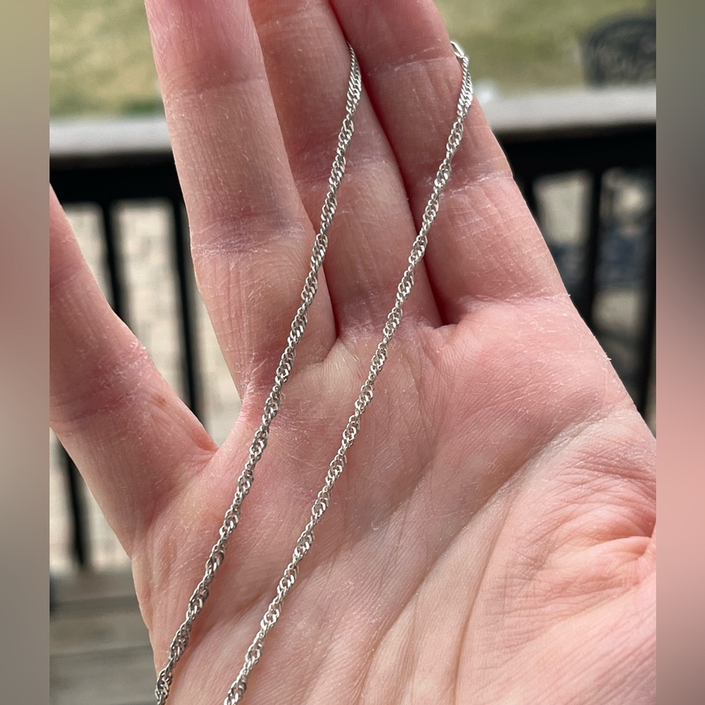3.45 Grams 20” Sterling Silver Helix Chain Marked 925 & Italy - Picture 6 of 7